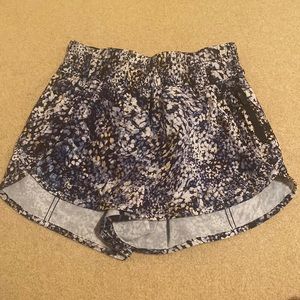 Lululemon Tracker Short Low Rise 4” Size 6